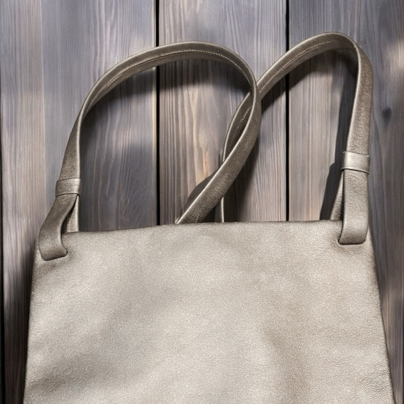 Alberta Ferretti Gold Backpack with Elegant Design - Picture 5 of 8